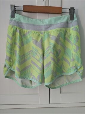 Ivivva Lululemon Speedy Shorts Yellow Green Gray Geometric Girls Size 14/Women 2